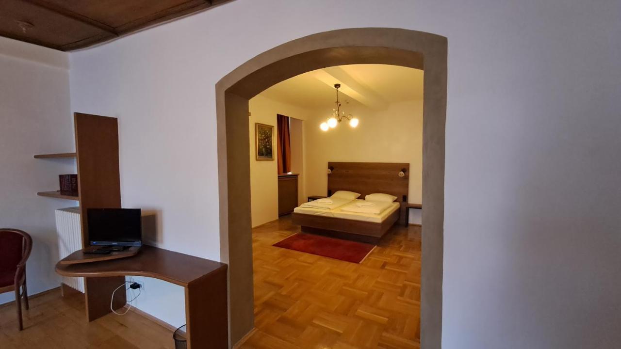 Hotel-Gasthof Goldener Greifen Ротенбург-на-Таубері Екстер'єр фото