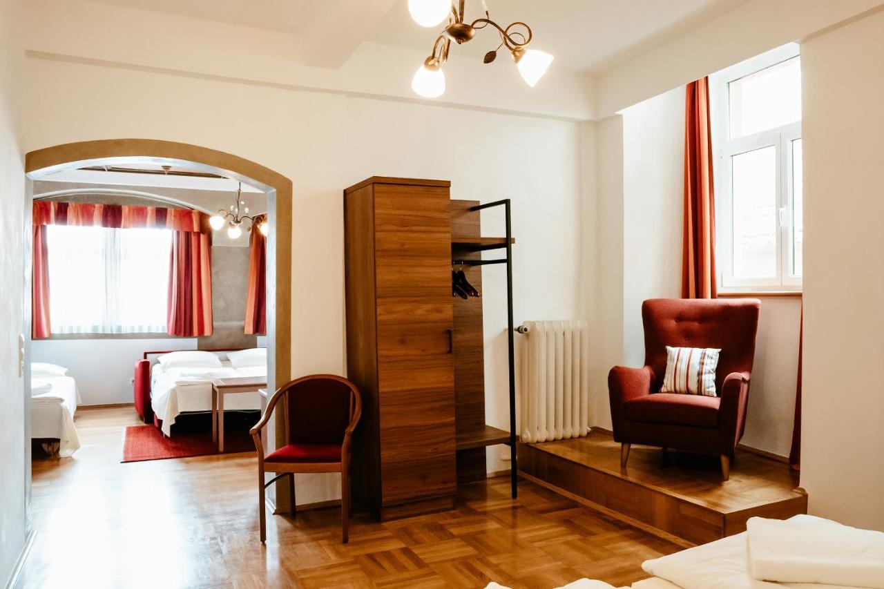 Hotel-Gasthof Goldener Greifen Ротенбург-на-Таубері Екстер'єр фото