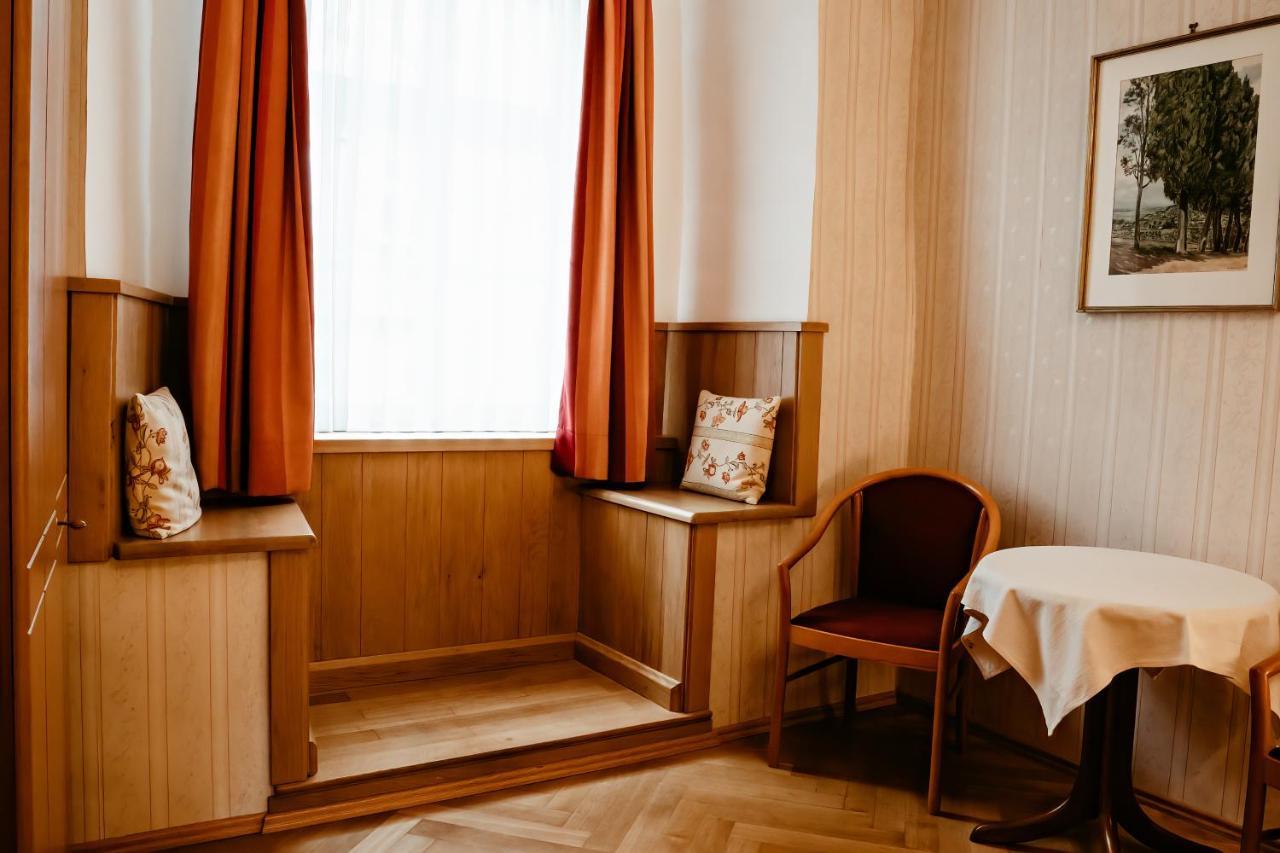 Hotel-Gasthof Goldener Greifen Ротенбург-на-Таубері Екстер'єр фото