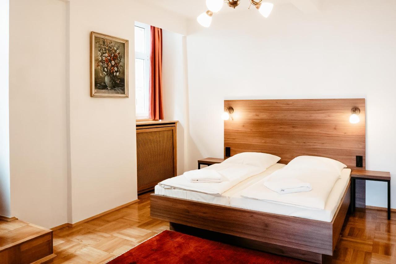 Hotel-Gasthof Goldener Greifen Ротенбург-на-Таубері Екстер'єр фото